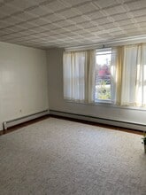 107 E Main St in Newville, PA - Building Photo - Building Photo