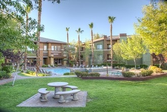 Falling Water Apartments in Las Vegas, NV - Building Photo - Building Photo