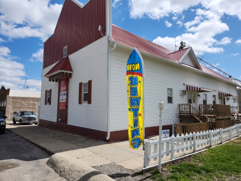434 W Madison in Winthrop, IA - Building Photo