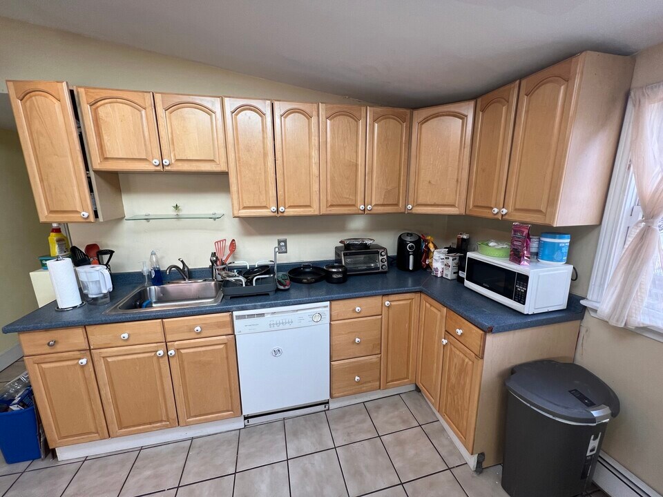 639 Somerville Ave, Unit #2 in Somerville, MA - Building Photo