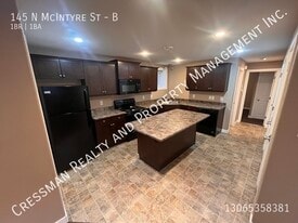 145 McIntyre St N in Regina, SK - Building Photo