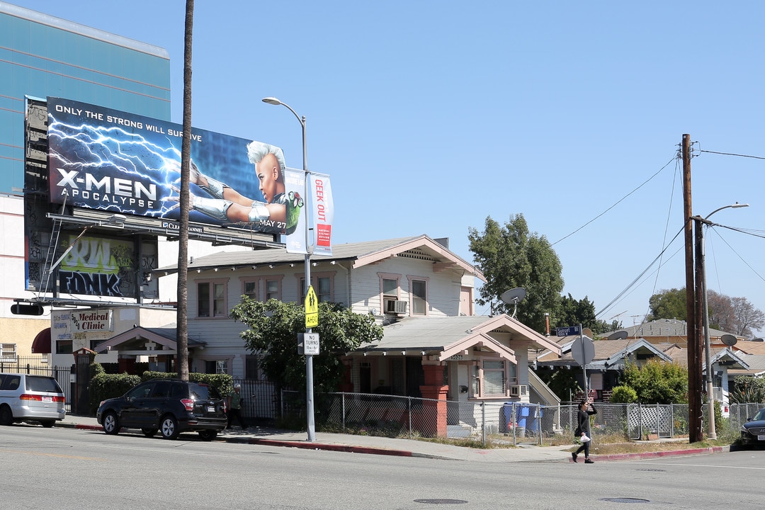 1442 N Mariposa Ave in Los Angeles, CA - Building Photo