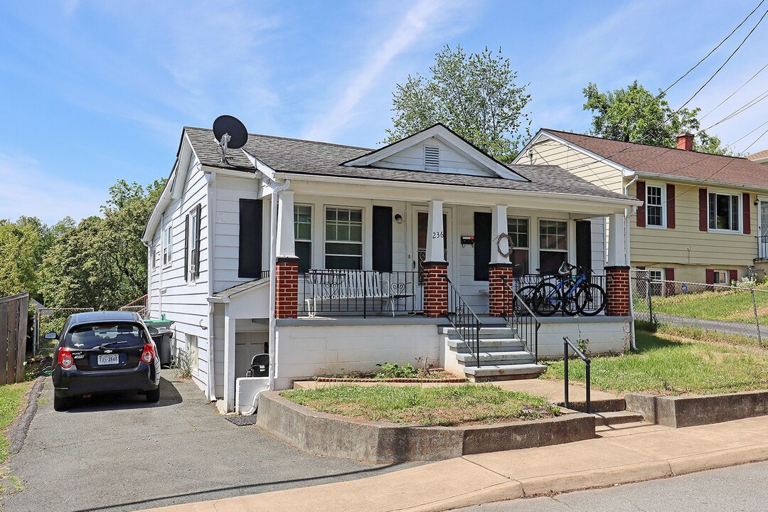 236 Hartmans Mill Rd in Charlottesville, VA - Building Photo