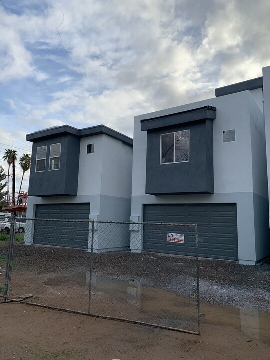 2850 19th ave in Phoenix, AZ - Building Photo