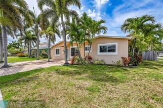 529 NE 2nd Pl in Dania Beach, FL - Building Photo - Building Photo