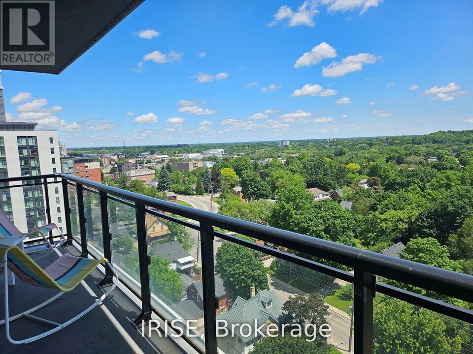 128 King St N in Waterloo, ON - Building Photo