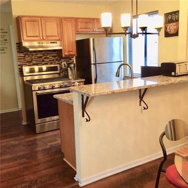 19 Gate House Ln in Edison, NJ - Building Photo - Building Photo