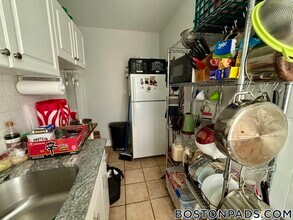 69 Raymond Ave in Somerville, MA - Foto de edificio - Building Photo