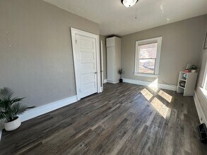723 W Parker St in Waterloo, IA - Building Photo - Building Photo