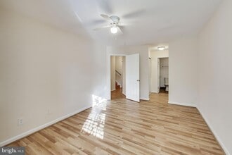 10408 Parthenon Ct, Unit #207 in Bethesda, MD - Foto de edificio - Building Photo