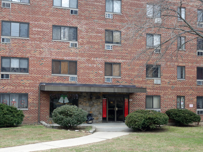 10 Sweetfield Cir in Yonkers, NY - Foto de edificio - Building Photo