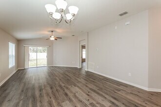 10610 Summer Azure Dr in Riverview, FL - Foto de edificio - Building Photo