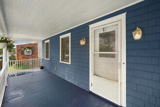 52 Locust St in Greenwich, CT - Building Photo - Building Photo