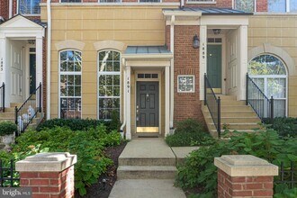 1891 Crescent Park Dr in Reston, VA - Building Photo - Building Photo