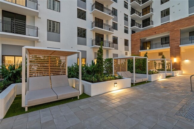 property at 16395 Biscayne Blvd