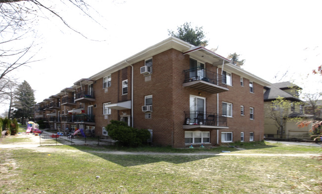 Rachel Laskin in Lakewood, NJ - Foto de edificio - Building Photo