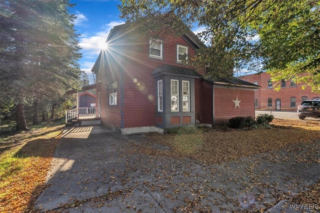 29 Monroe St in Ellicottville, NY - Building Photo