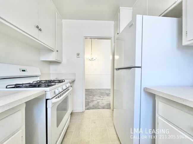 333 Rexford Dr in Beverly Hills, CA - Building Photo - Building Photo