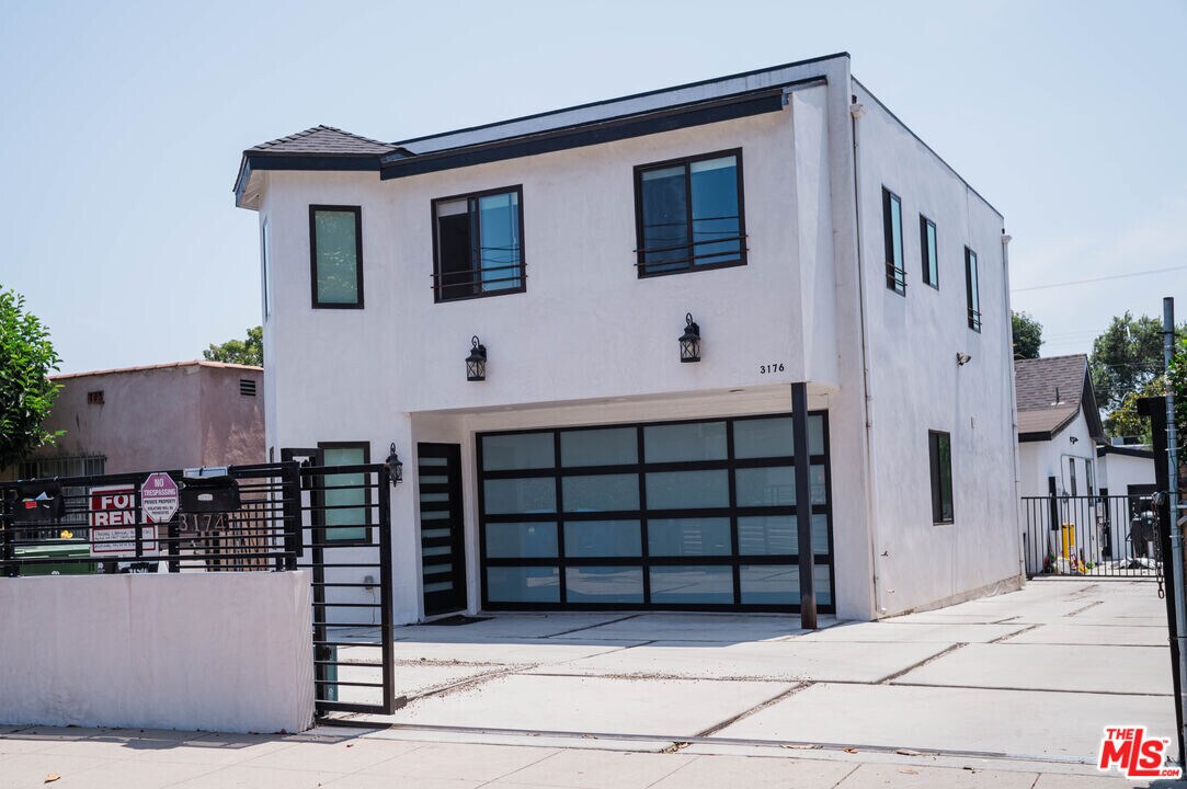 3176 Casitas Ave in Los Angeles, CA - Building Photo