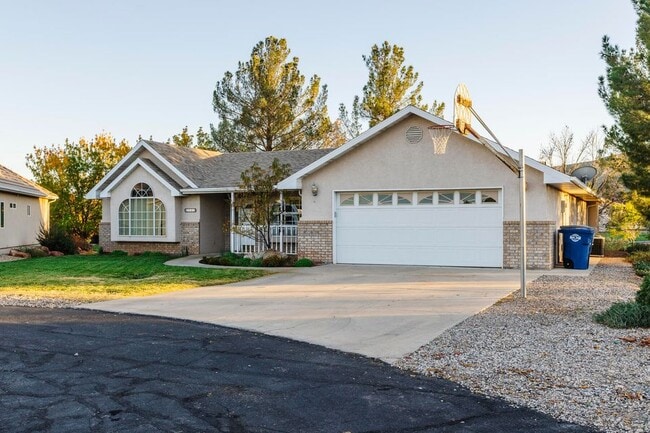 1942 Observation Cir in Saint George, UT - Building Photo - Building Photo