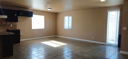 211 W 109th Pl in Los Angeles, CA - Building Photo - Building Photo