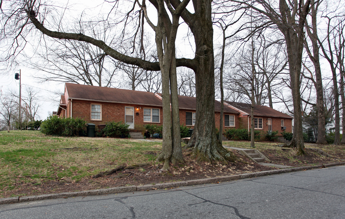 424 E Hendrix St in Greensboro, NC - Building Photo