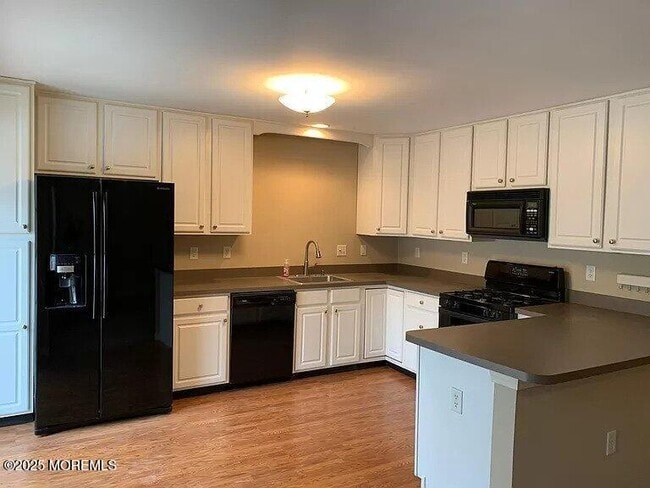 35 Ironwood Ct in Middletown, NJ - Building Photo - Building Photo