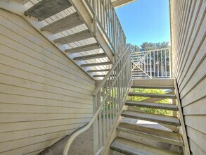 209 Lake Brook Cir in Brandon, FL - Building Photo - Building Photo