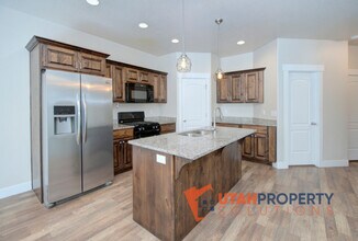 4449 Mountain Run Ln in Herriman, UT - Building Photo - Building Photo