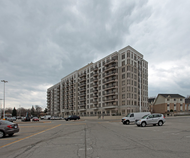 The Village at Guildwood in Toronto, ON - Building Photo - Building Photo