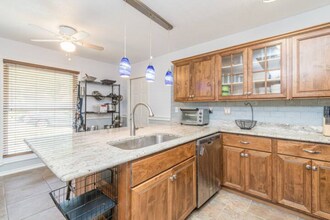 6215 Sun Hollow in San Antonio, TX - Building Photo - Building Photo