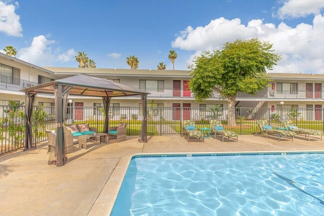 Miramar Apartments in Anaheim, CA - Building Photo - Building Photo