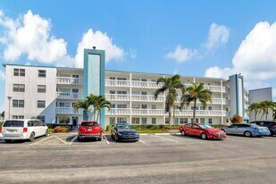 1047 Exeter C in Boca Raton, FL - Building Photo