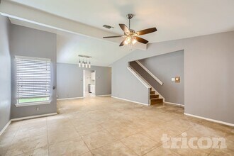 6934 Sunshine Tree Dr in San Antonio, TX - Building Photo - Building Photo