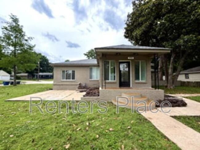 property at 5501 S Newport Ave