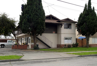 318 Dumont Ave in Hayward, CA - Building Photo - Building Photo