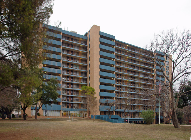 Lakeside Apartments in Austin, TX - Building Photo - Building Photo