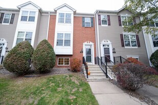 706 Village Pkwy in Circle Pines, MN - Building Photo