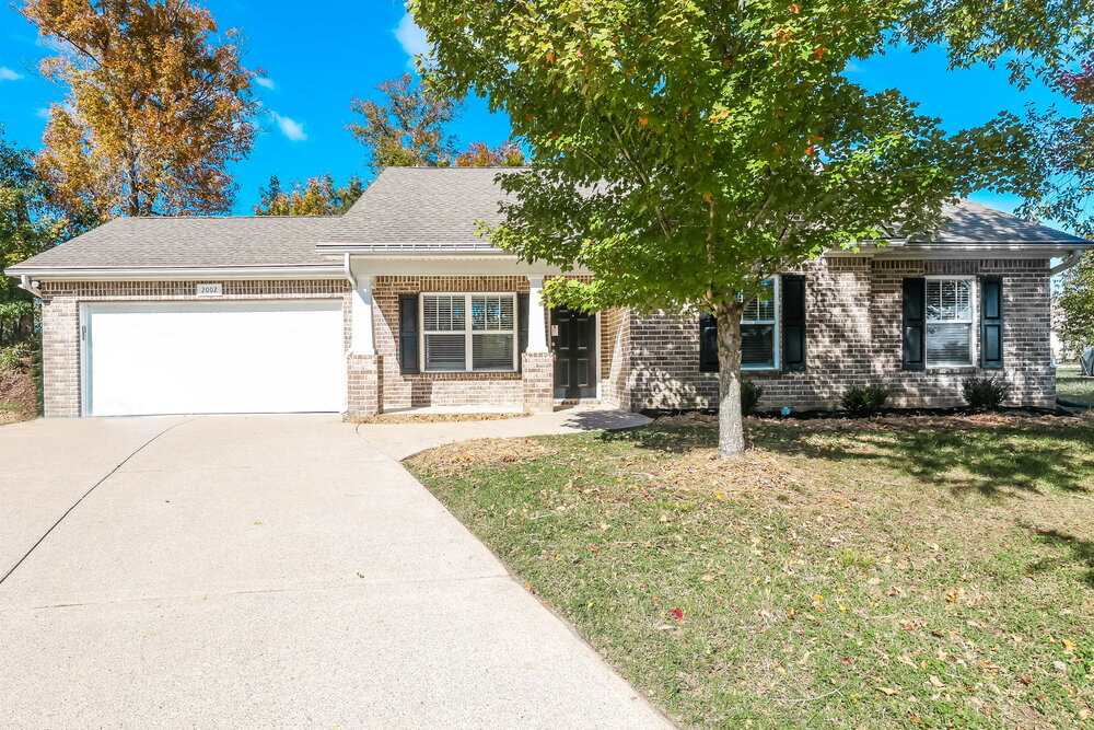 2002 Owl Ct in Spring Hill, TN - Building Photo