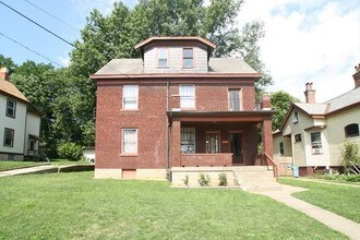 1047 Rosemont Ave in Cincinnati, OH - Building Photo - Building Photo