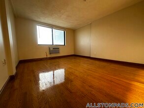 1110 Commonwealth Ave in Boston, MA - Building Photo - Building Photo