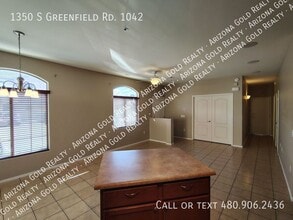 1350 S Greenfield Rd in Mesa, AZ - Building Photo - Building Photo