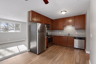 837 Northdale Blvd NW in Coon Rapids, MN - Building Photo - Building Photo