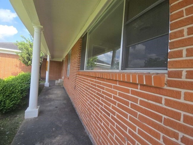 property at 1824 Magnolia St