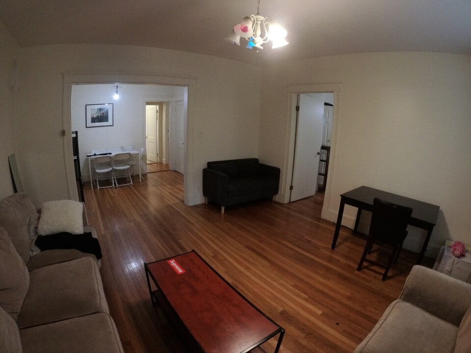 237 Freeman St, Unit 1 in Brookline, MA - Foto de edificio