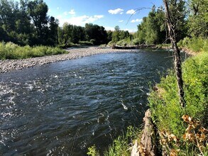 148 Eagle Fjord Rd, Unit A Upper in Bozeman, MT - Foto de edificio - Building Photo