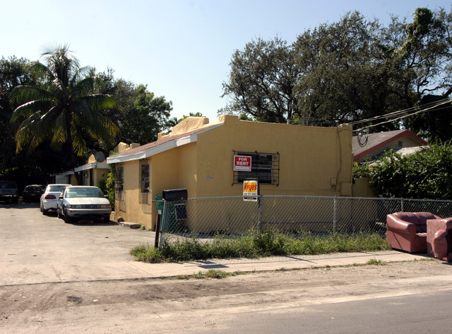 2766 NW 27th St in Miami, FL - Foto de edificio - Building Photo