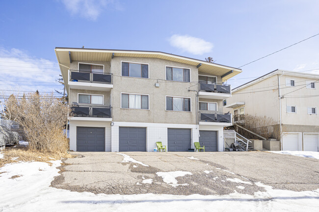 3223 14 St NW in Calgary, AB - Building Photo - Building Photo