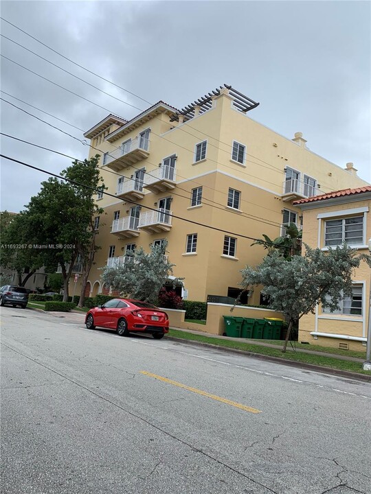 107 Mendoza Ave, Unit 2 in Coral Gables, FL - Building Photo