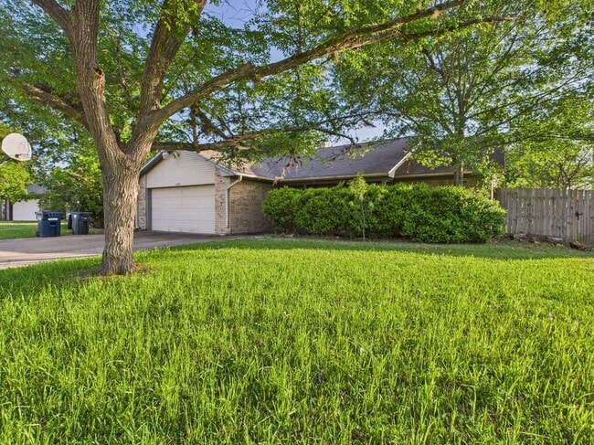 2800 Jennifer Dr in College Station, TX - Building Photo - Building Photo